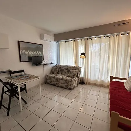 Climatisé à Port Camargue - 4 Couchages, Terrasse, Piscine, Parking, Proche - Fr-1-250-9